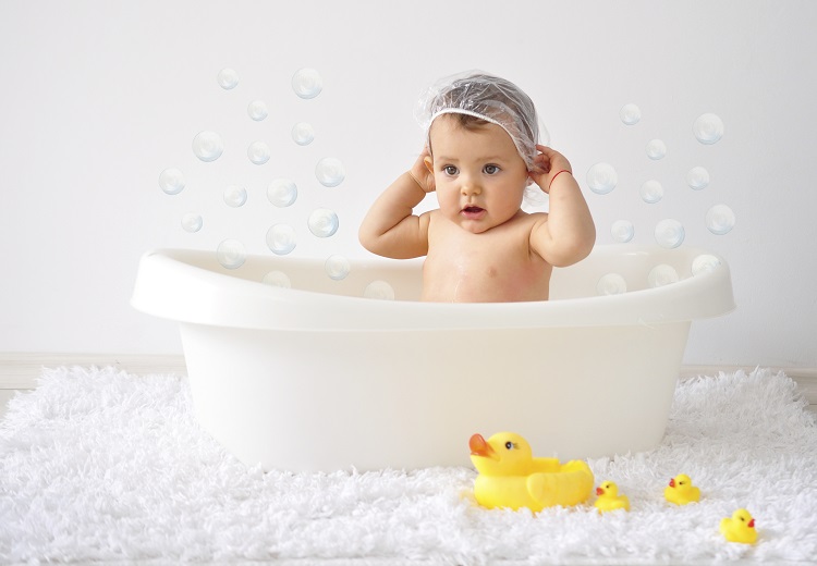 Cách tắm an toàn cho trẻ bị sốt xuất huyết